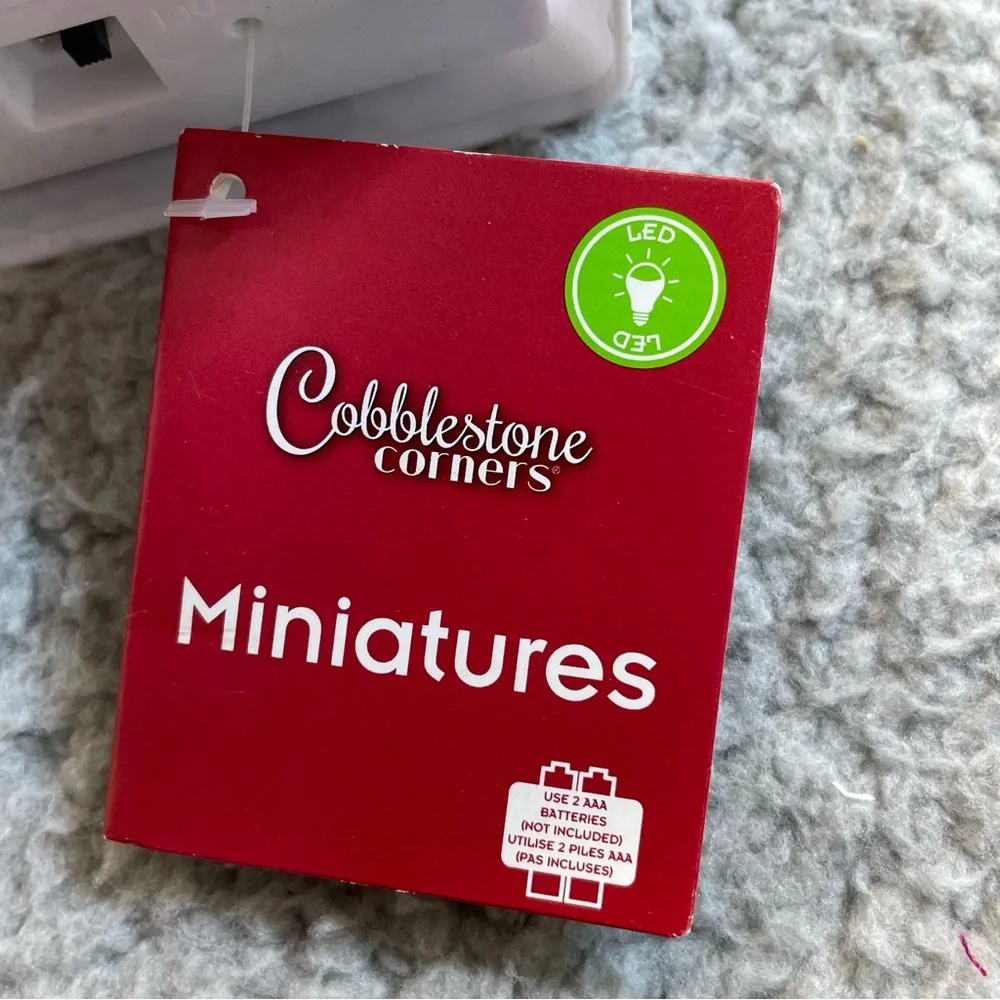 Christmas Cobblestone Corners‎ Set of 5 winter village miniatures Buildings NWT